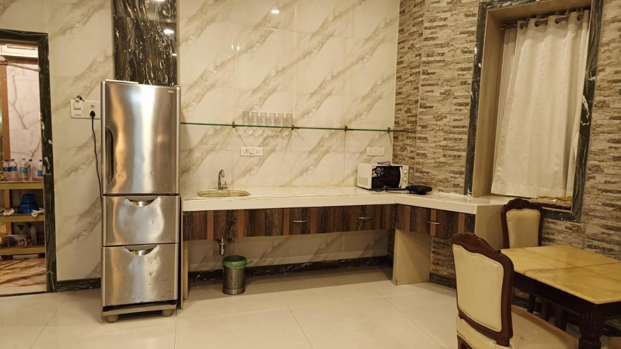 Hotel Oliver ムンバイ エクステリア 写真
