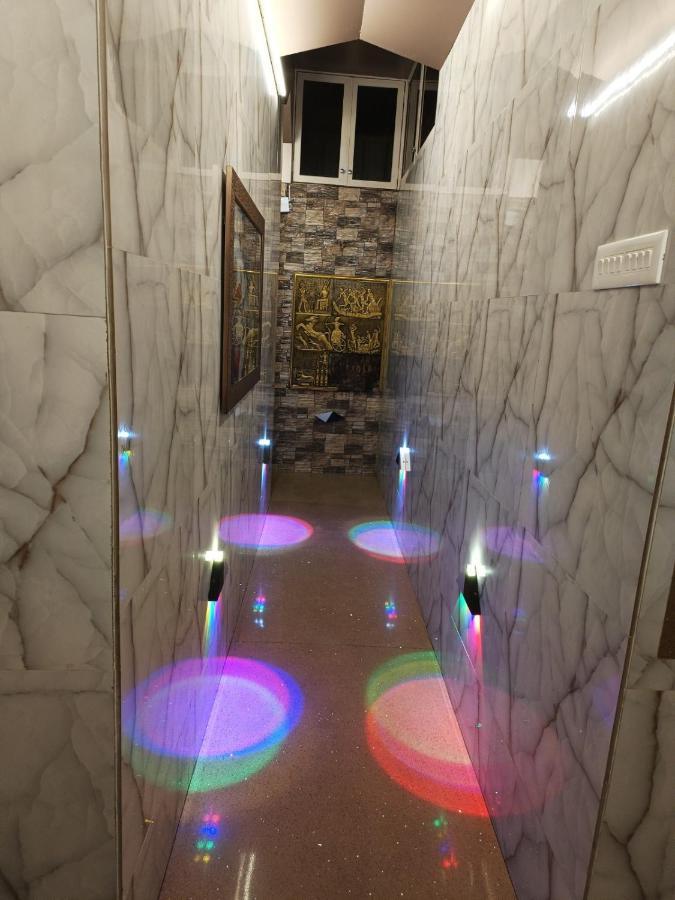 Hotel Oliver ムンバイ エクステリア 写真