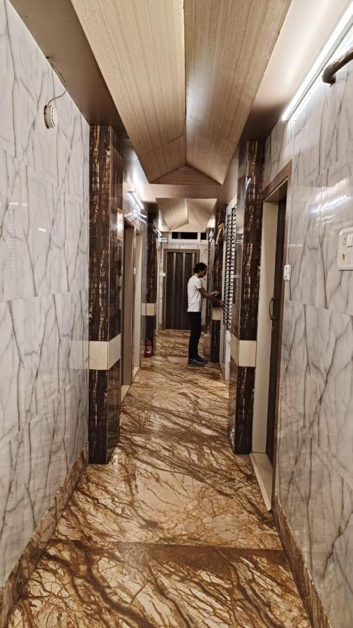 Hotel Oliver ムンバイ エクステリア 写真